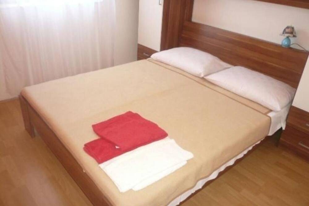 Villa Sofija, Bed and Breakfast 300 Meter zum Strand mit Eigenem Parkplatz in Grebastica, Šibenik-Knin
