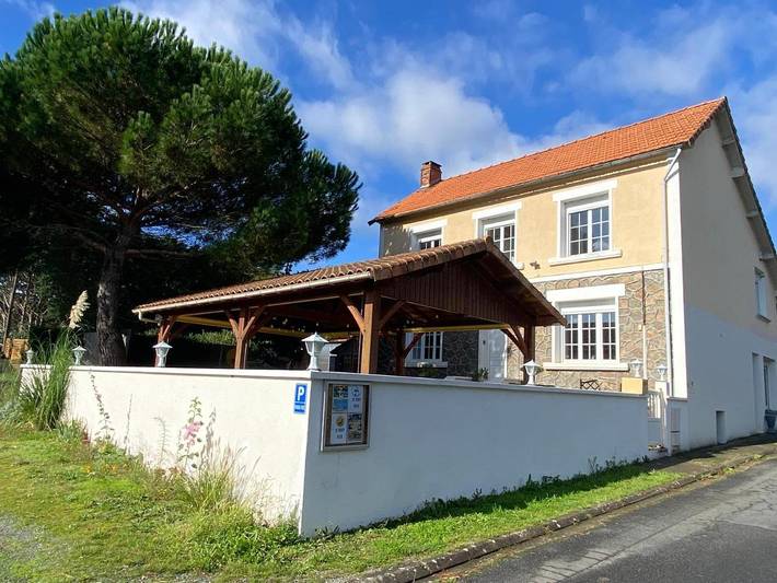 Gîte pour 6 personnes, avec vue et jardin à Queaux