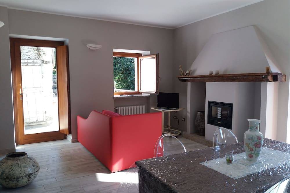 Ganze Wohnung, See Orta - Apartment Seeblick, Strand, Privater Garten (Erdgeschoss) in Crabbia, Comune di Pettenasco