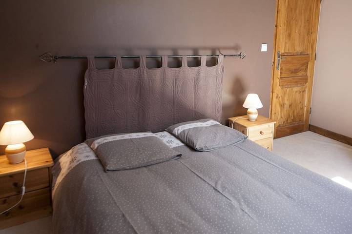 Gîte pour 12 personnes, avec Jardin à La Pesse - 4