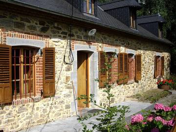 Gîte pour 8 personnes, avec terrasse et jardin à Mondrepuis