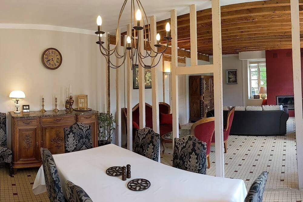 Chambre d'hôte spacieuse avec vue montagne in Montaillou, Ariège