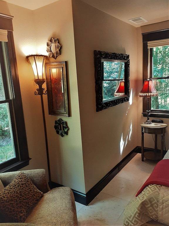 Luxus Story Book Cottage 5 abgelegene Hektar üppiger Wald & Streams * Friedlich * in Wears Valley, Sevier County