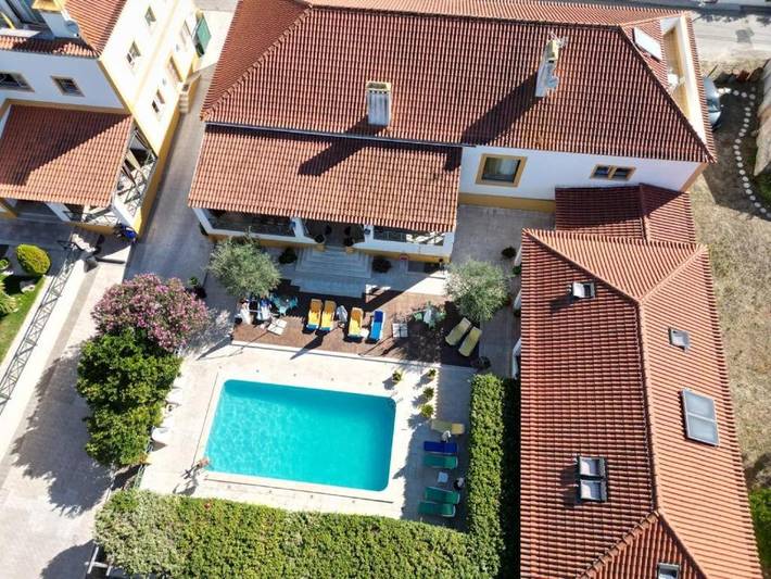 Aluguel de quarto para 2 pessoas, com Terraço e Jardim e ainda Piscina em Tomar