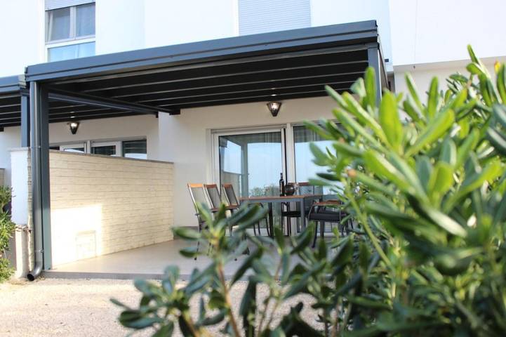 Ferienhaus für 6 Personen, mit Garten und Ausblick in Povljana - 2