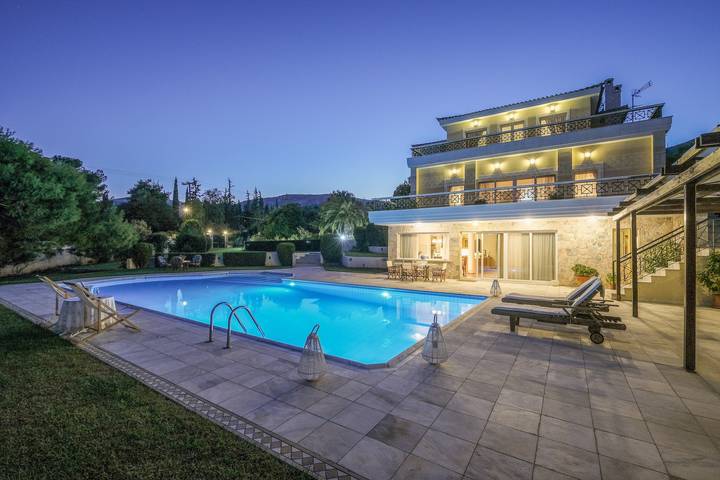 Villa 'Supreme and Classy Pool Residenz ' mit Bergblick, Wlan und Klimaanlage in Regionalbezirk Ostattika