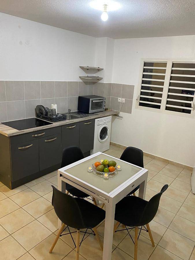 Gîte pour 2 personnes, avec piscine et terrasse dans Plage de Saint-Félix