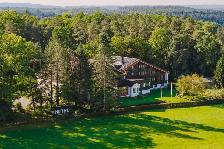 Hotel, mit Balkon und Terrasse sowie Garten und Sauna in Lauf an der Pegnitz - 2