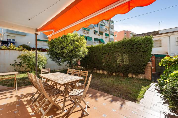 Casa Vacacional 'La Casa De La Cala Del Moral' con Piscina Compartida, Wi-Fi y Aire Acondicionado in La Cala del Moral, Rincón de la Victoria