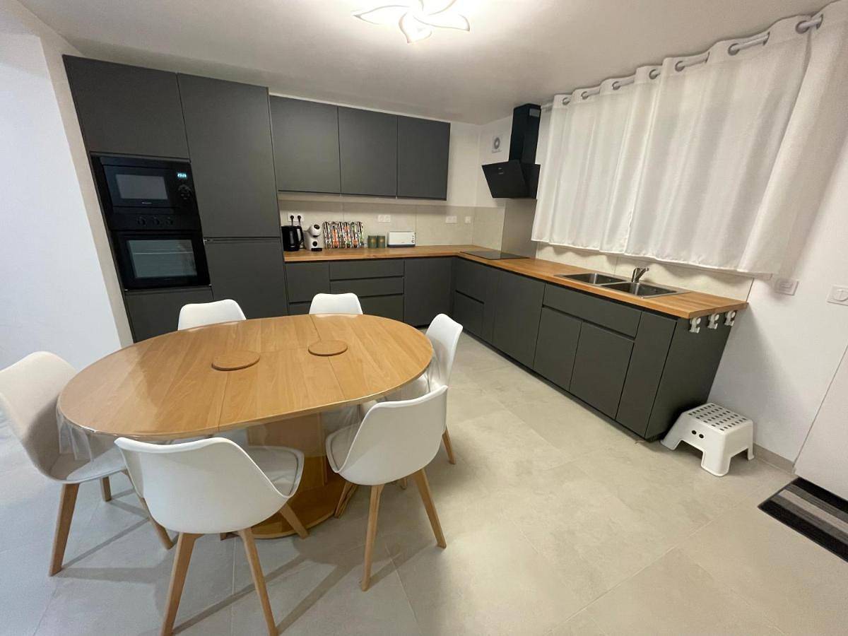 Appartement entier, Large 85 m2 duplex apartment in Fleurieux-sur-l'Arbresle, Lyon et ses environs