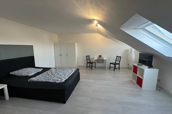 Ganze Ferienwohnung, Schönes Apartment im Dachgeschoss in Mannheim Nahe Rheinauer See in Mannheim, Rheinebene