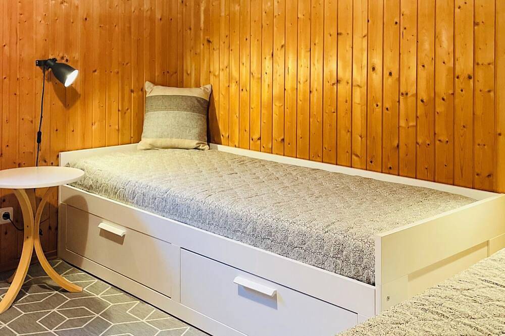 Ferienhaus, 200 m vom See, eigener eingezäunter Garten, Urlaub mit Hund in Postmünster, Ostbayern