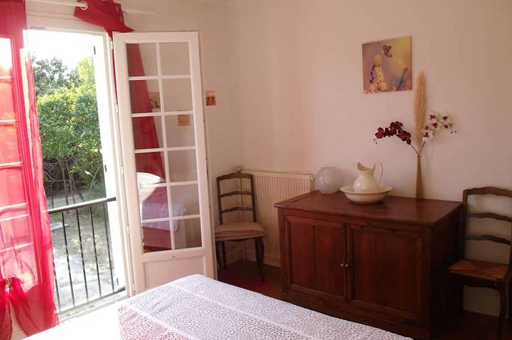 Gîte pour 6 personnes, avec terrasse et jardin à Échillais - 4