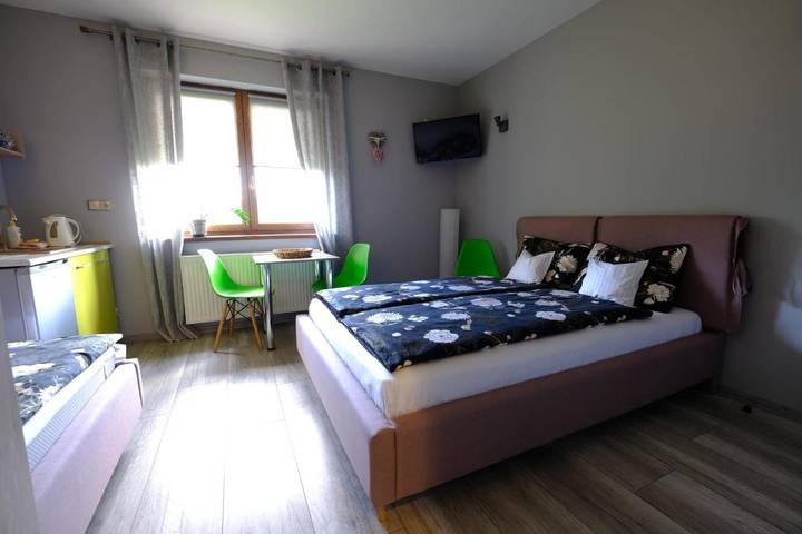 Apartament wakacyjny dla 3 osób, z basen i ogród oraz widok i widok na jezioro w Powiat kłodzki