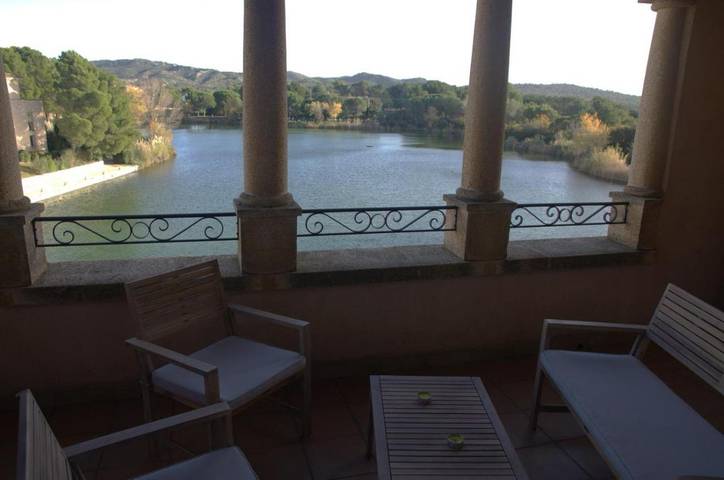 Gîte pour 4 personnes, avec terrasse et vue à Charleval