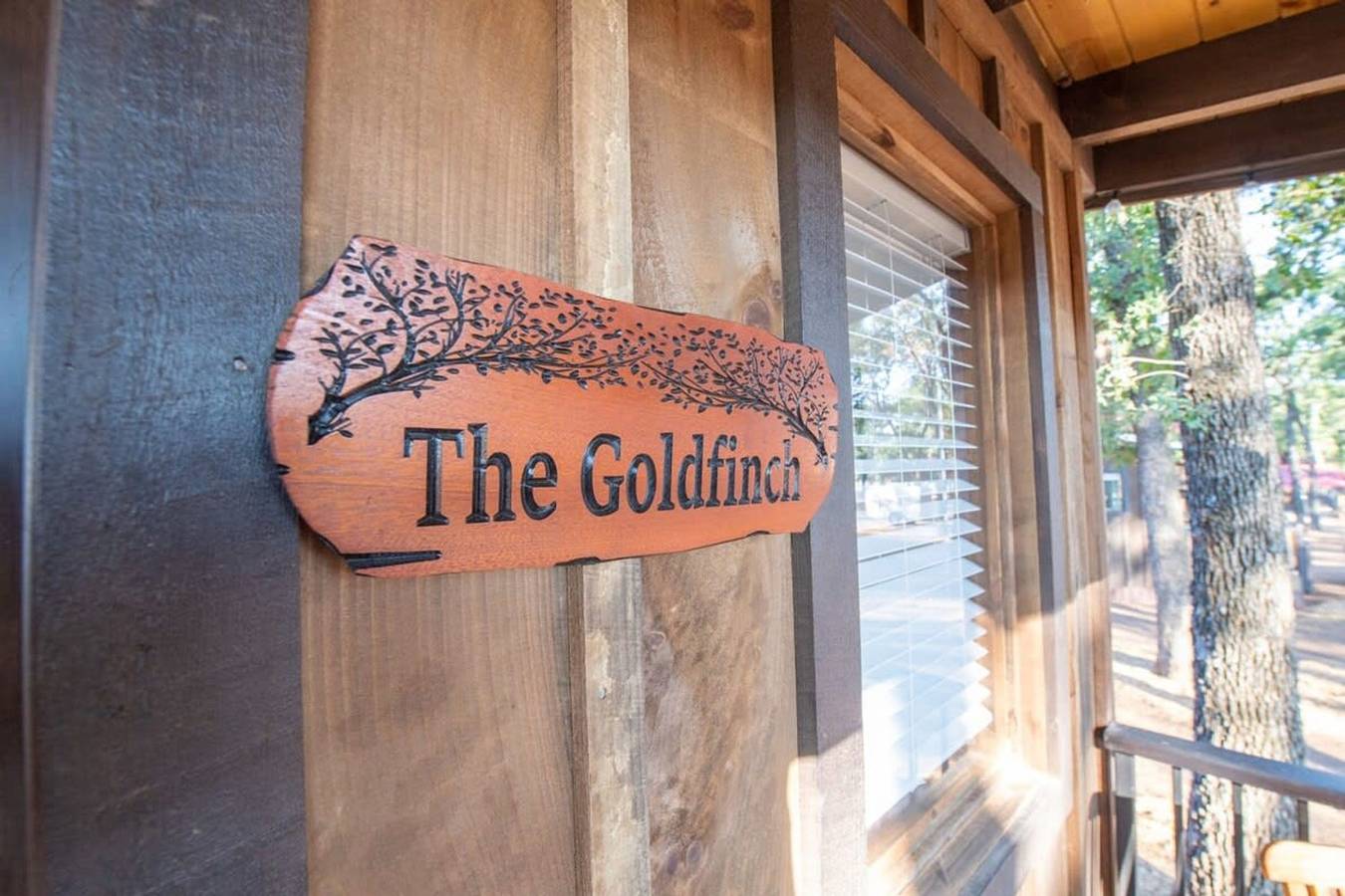 The Goldfinch Cabin (15 Min to Magnolia & Baylor) in McLennan County