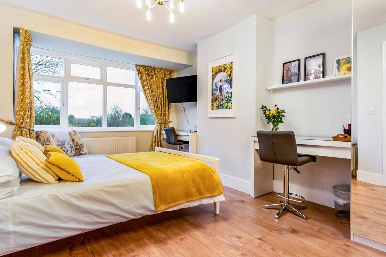 Greenview ensuite double bedroom 5 in Oxford, Oxfordshire