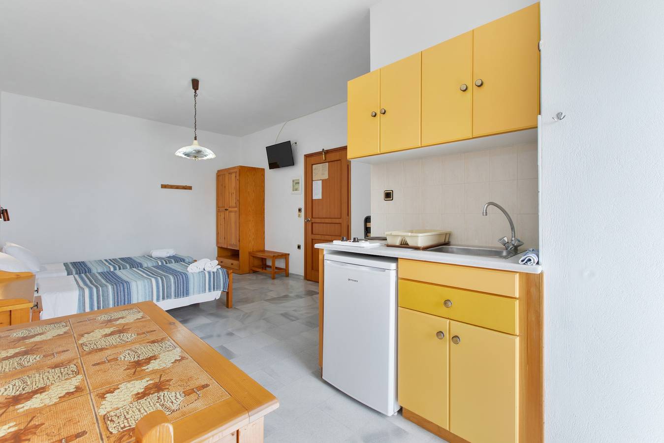 Entire studio, Studio Apartment 'Popi  with Extra Bed' with Mountain View, Wi-Fi and Air Conditioning in Agia Marina, Chania region