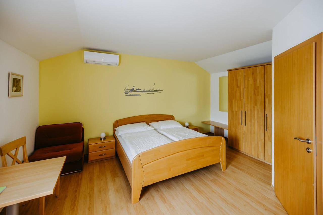 Double Room with Extra Bed in Apetlon, Neusiedlersee-Hügelland