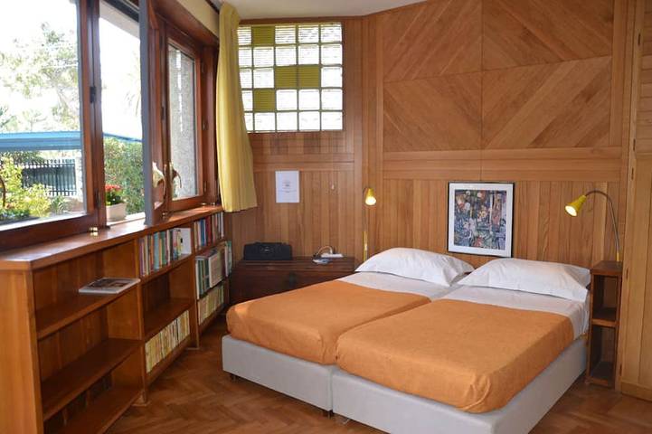 Apartamento entero, Estudio independiente en una elegante villa en Mondello-Italia con vistas al mar in Mondello, Palermo