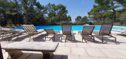 Gîte pour 5 personnes, avec piscine ainsi que terrasse et jardin à Saumane-de-Vaucluse