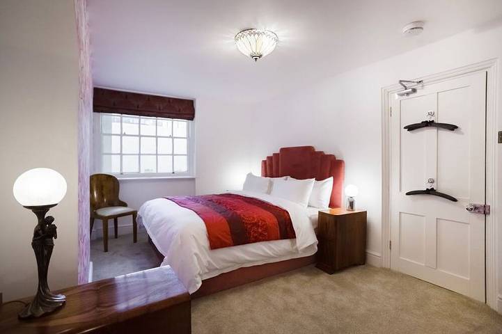 Entire apartment, Bedford House Apartment: Sea-facing former celebrity home in Brighton, Sussex