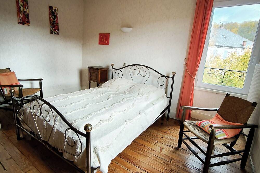 House \"Villa the lower courtyards\", Saint Nectaire le Haut in Saint-Nectaire (queso), Parque Natural Regional Volcans d'Auvergne