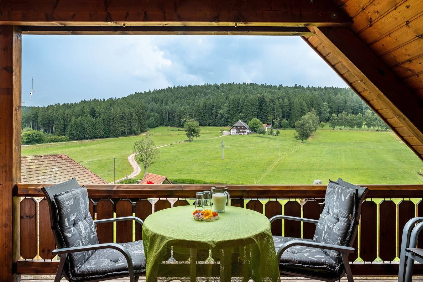 Ganze Wohnung, Ferienwohnung 'Weiherblick' mit Seeblick, Balkon und Wi-Fi in Hornberg, Mittlerer Schwarzwald