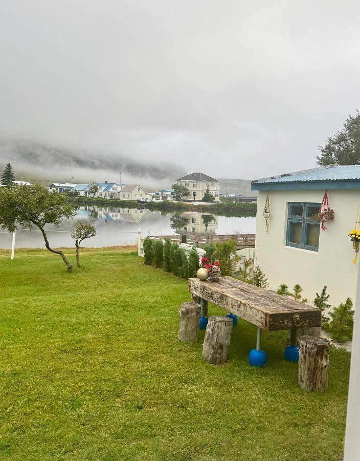 Nýlenda - Charming Two Bedroom Seaside Property, Mountain and Town Views in Seyðisfjörður, Austurland
