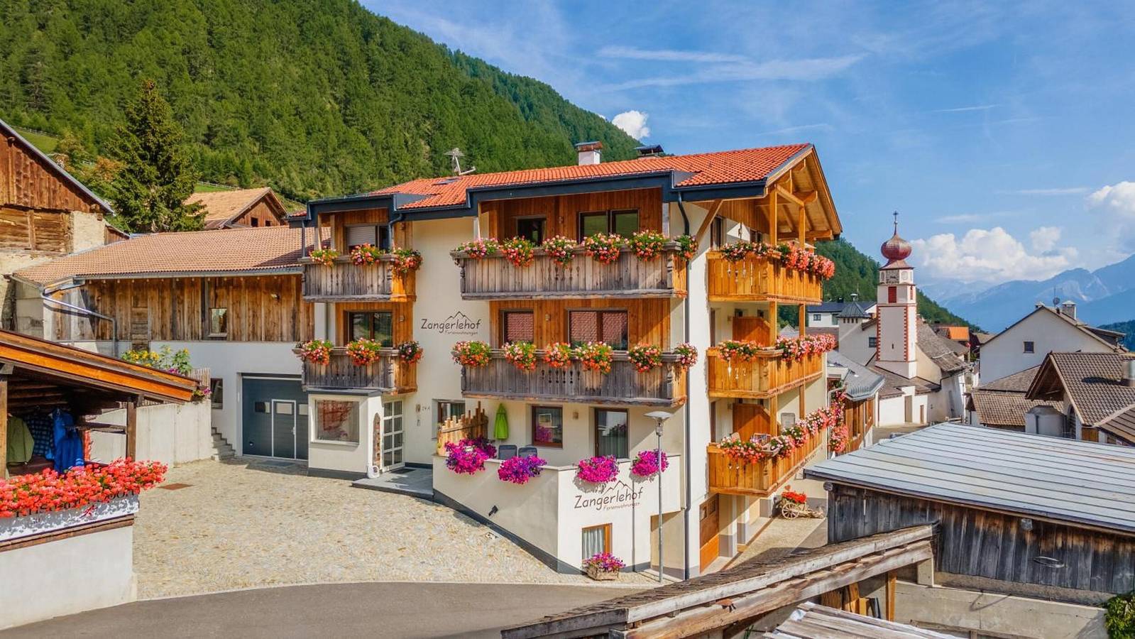 Ganze Wohnung, Ferienwohnung 'Zangerlehof  Föllakopf' mit Bergblick, privater Terrasse und WLAN in Schlinig, Mals
