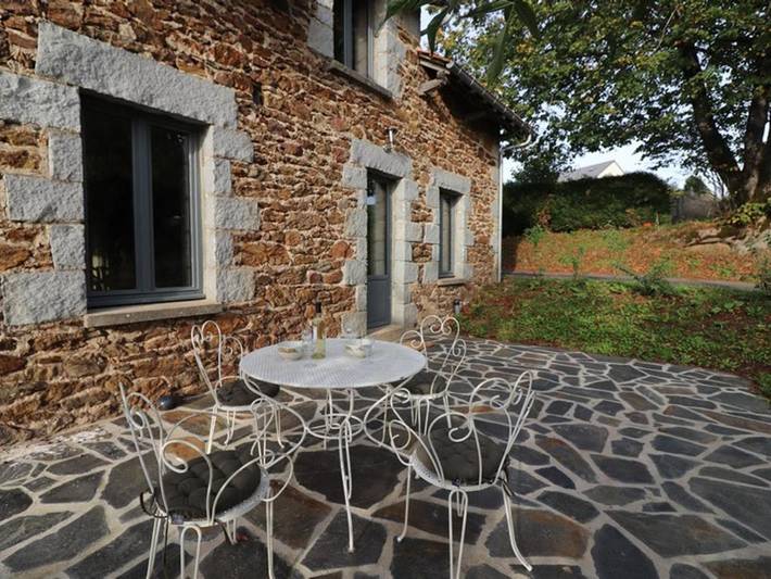 Location de vacances pour 6 personnes, avec jardin à Junhac - 2