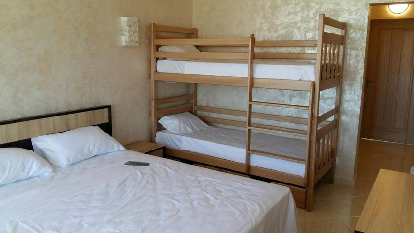 Location de vacances pour 4 personnes, avec piscine ainsi que vue et jardin en Ukraine