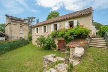 Location de vacances pour 4 personnes, avec jardin ainsi que piscine et balcon à Tour-de-Faure