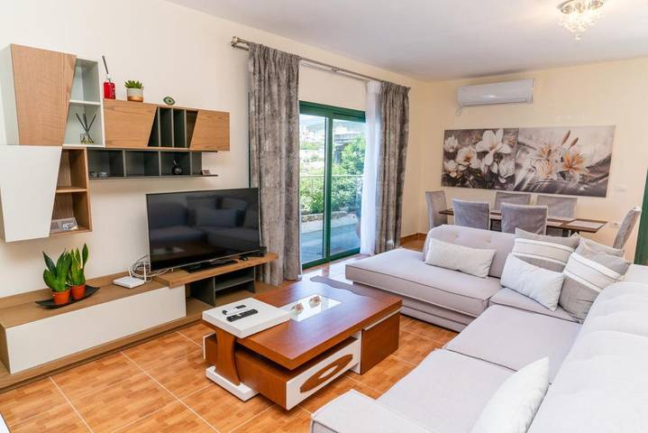 Location de vacances pour 6 personnes, avec jardin et vue dans Ksamil - 2
