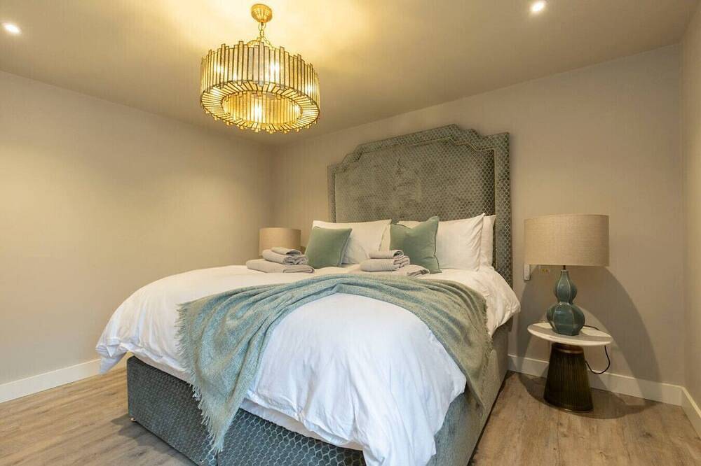 Luxury 2-Floor Annex on Private Estate in Stroud, Gloucestershire