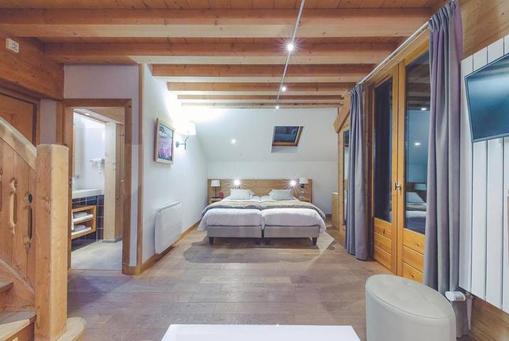 Hôtel pour 2 personnes, avec Balcon et Terrasse ainsi que Jacuzzi et Jardin à Chatel