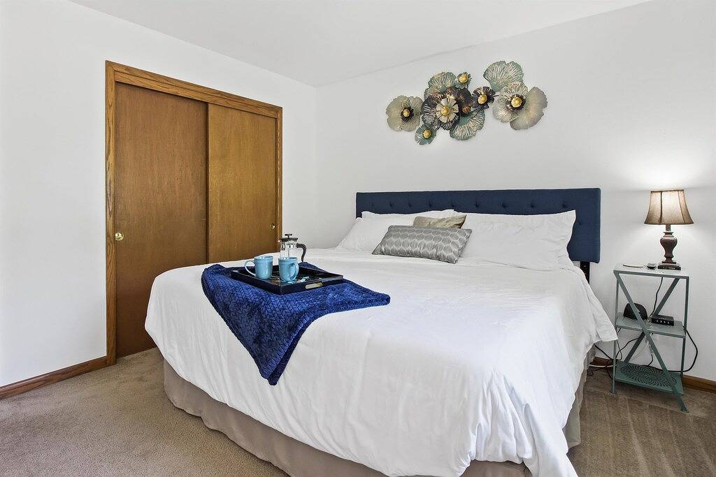 Ganze Wohnung, King Bed - Near Froedtert - Fast Wifi in Wauwatosa, Milwaukee County