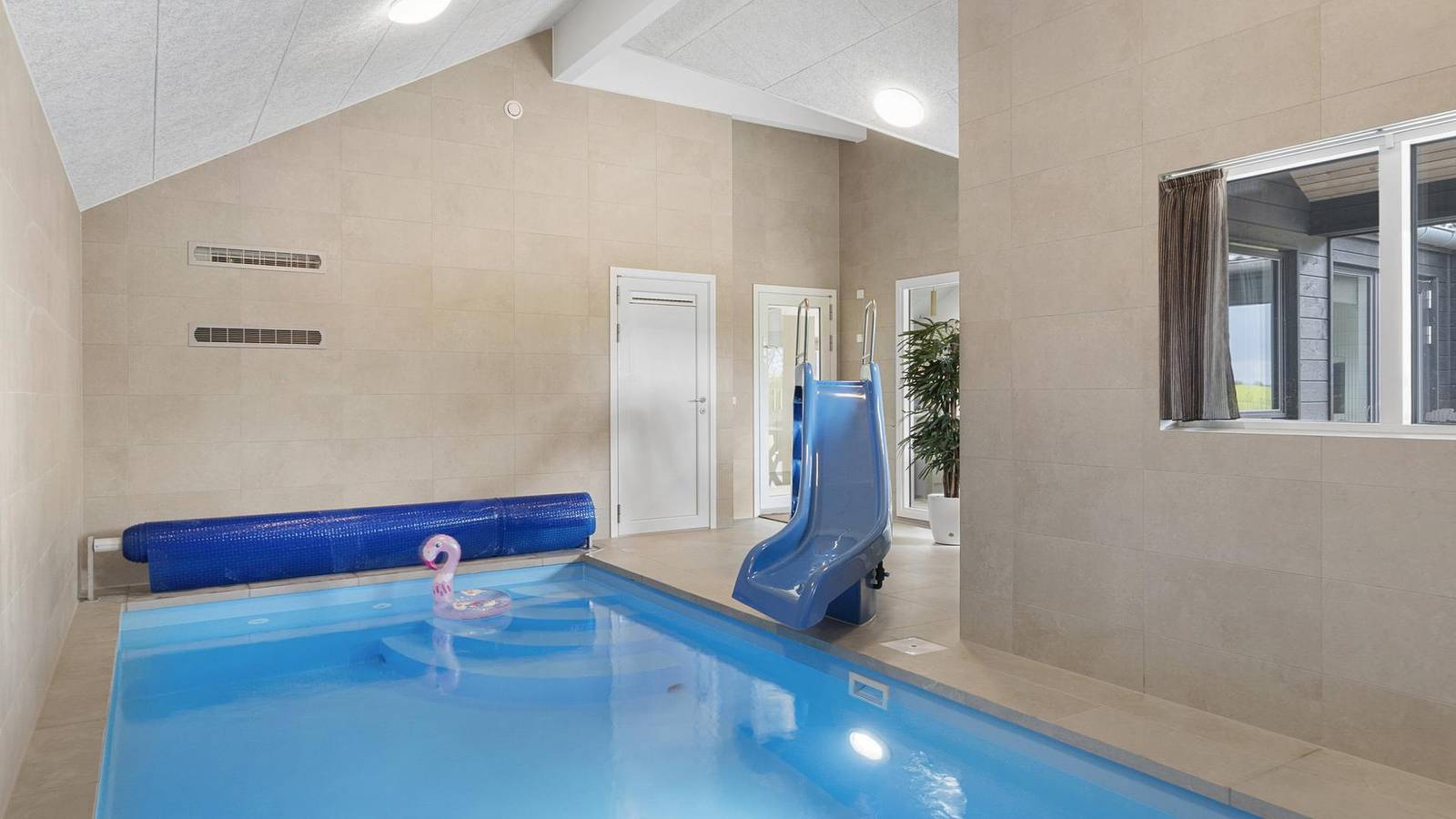 Poolsommerhus med spa tæt på havet på Skåstrup Strand in Bogense, Lillebælt