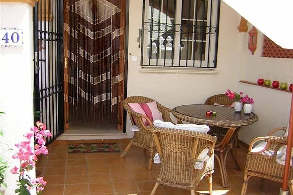 Sunny townhouse with solarium and pool access in Playa Flamenca, Orihuela