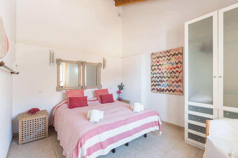 Bungallow on Benagil Beach in Lagoa, Faro District