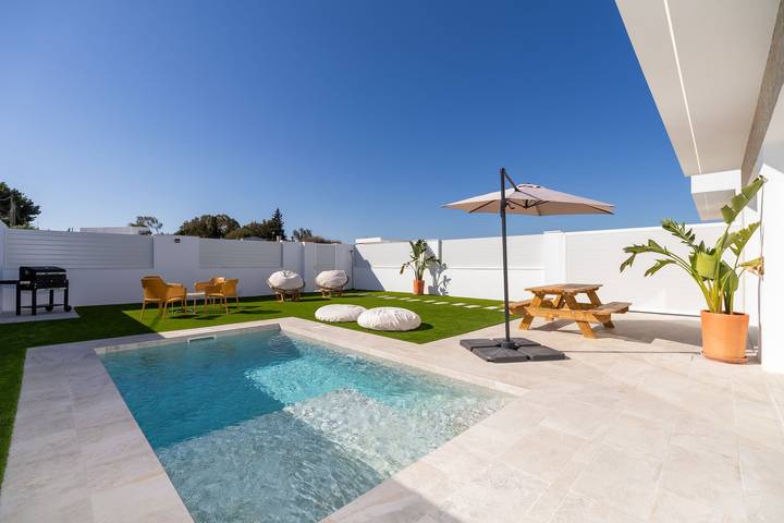 Villa 'Sanchez' avec piscine privée, Wi-Fi et climatisation in Chiclana de la Frontera, Costa de la Luz