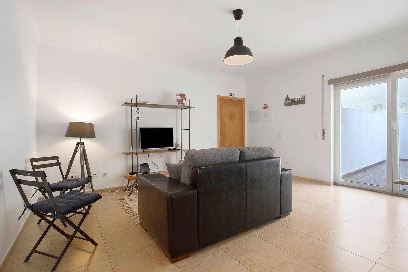 Ferienhaus 'Tina House' mit privater Terrasse, Wlan und Klimaanlage in Ferrel, Leiria District