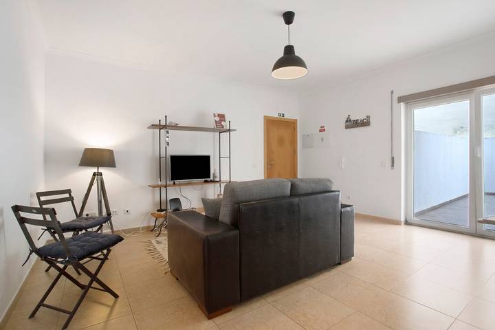 Holiday Home 'Tina House' with Private Terrace, Wi-Fi and Air Conditioning in Ferrel, Leiria District