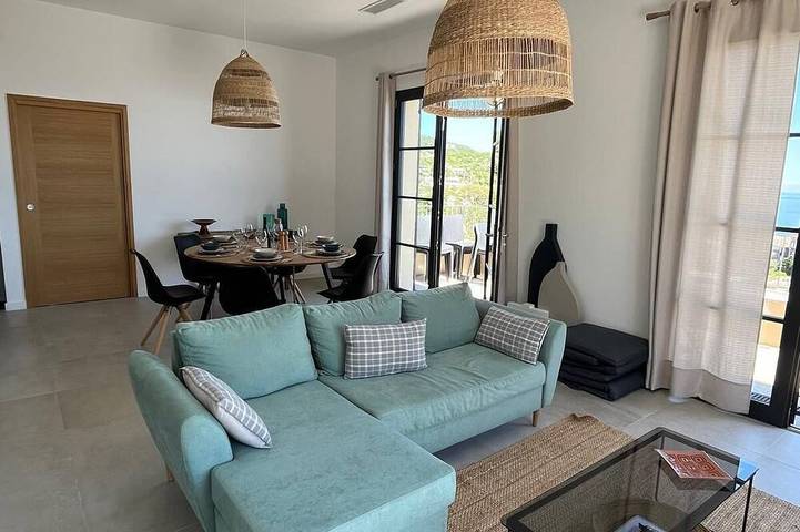 Experience Villa Hugo: Brand new, accommodates 8 people, with a heated pool. in Erbalunga, Brando