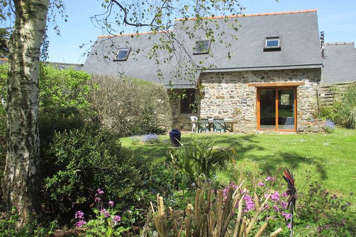 Gîte pour 10 personnes, avec piscine et terrasse