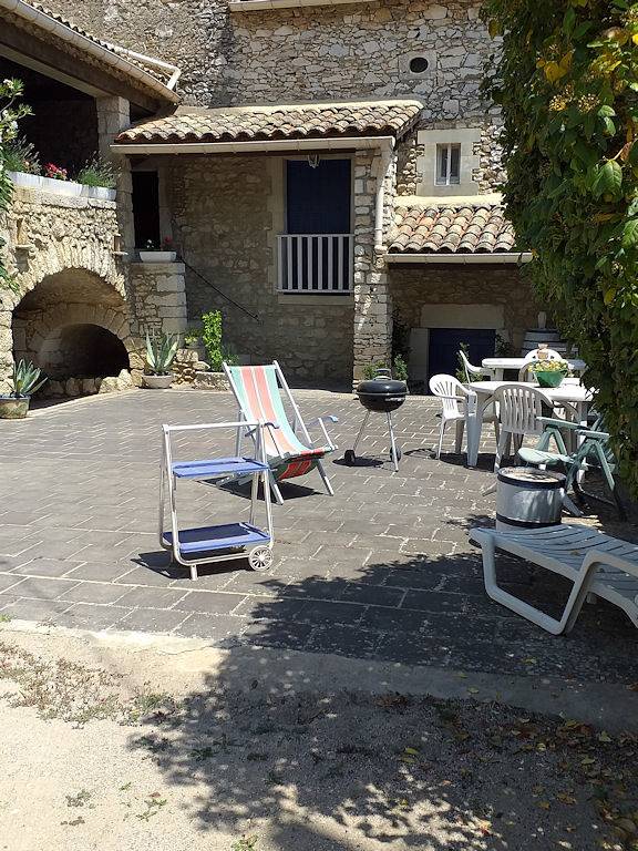 Beau mas provençal en pierre dans la Vallée de la Cèze in Goudargues, Région de Nîmes