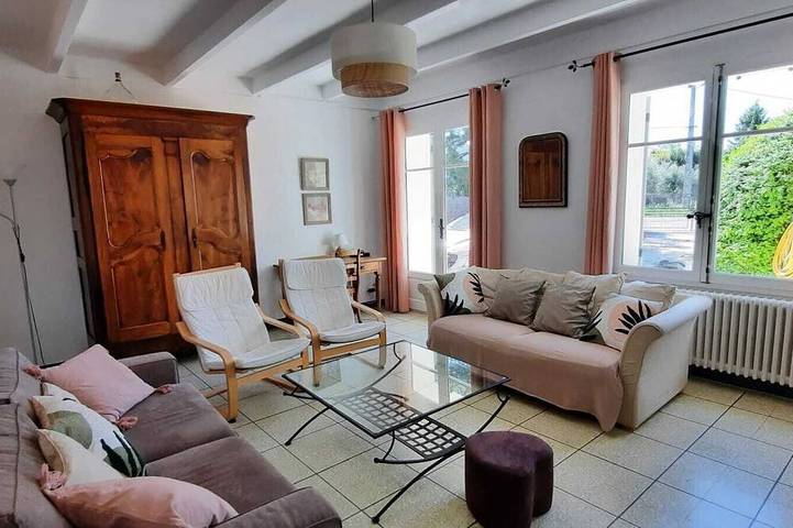 Gîte pour 10 personnes, avec piscine ainsi que jardin et terrasse à Caromb - 4