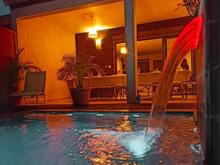 Location de vacances pour 4 personnes, avec piscine ainsi que jardin et jacuzzi dans Piton de la Fournaise - 3