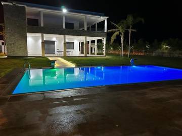 Cottage pour 7 personnes, avec piscine ainsi que vue et terrasse, animaux acceptés dans Ain Cheggag