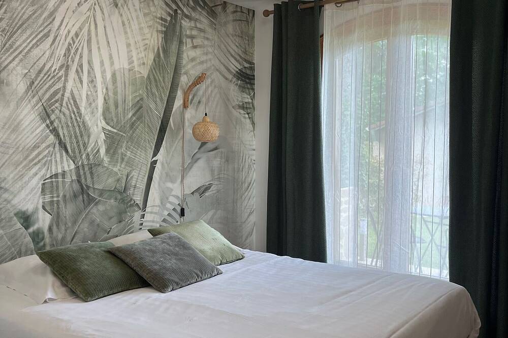 4-star villa with pool in Margès, Valence en omgeving